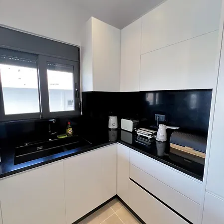 Azure Serenity Suite 9 شقة