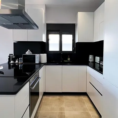 شقة Azure Serenity Suite 9 *