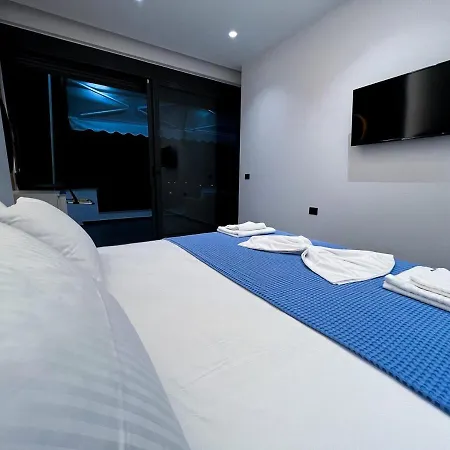 Azure Serenity Suite 9 شقة